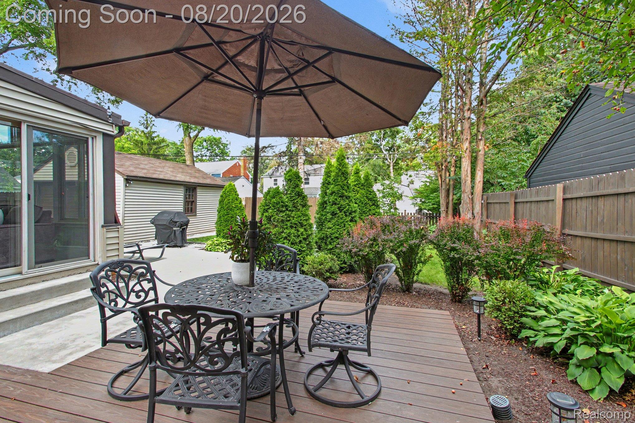 4098 Wakefield Road Berkley, MI 48072 - Photo 45 of 49 Composite deck, like trex, newly installed.
