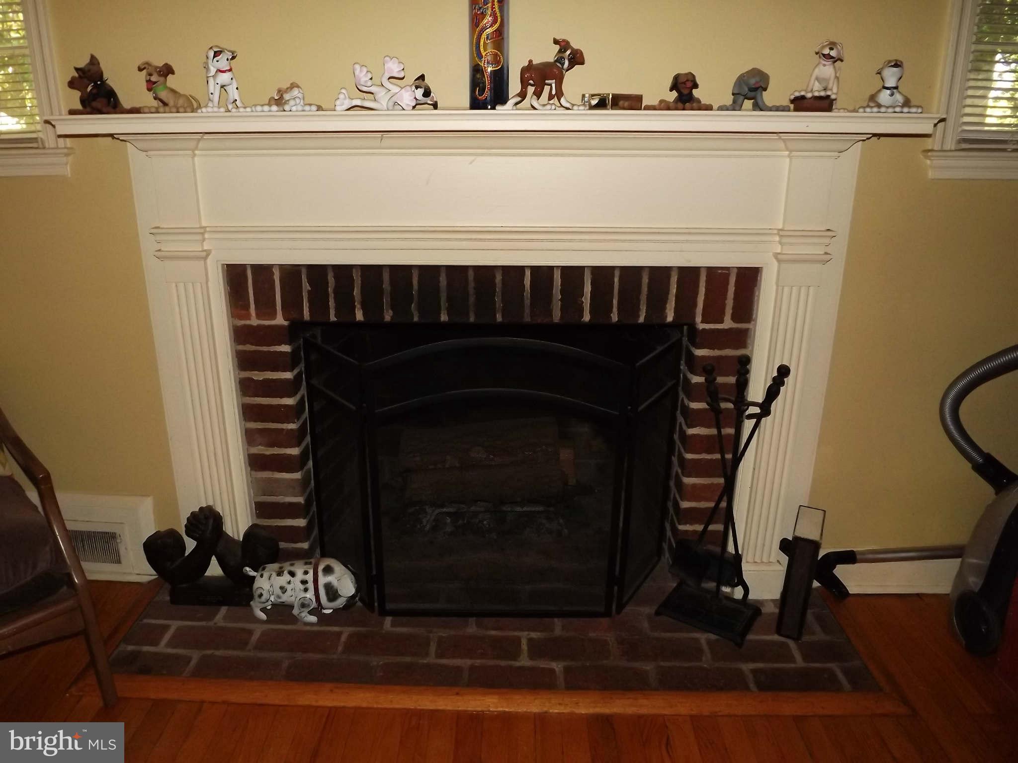 812 Olmstead Road Baltimore, MD 21208 - Photo 3 of 29 Living Room