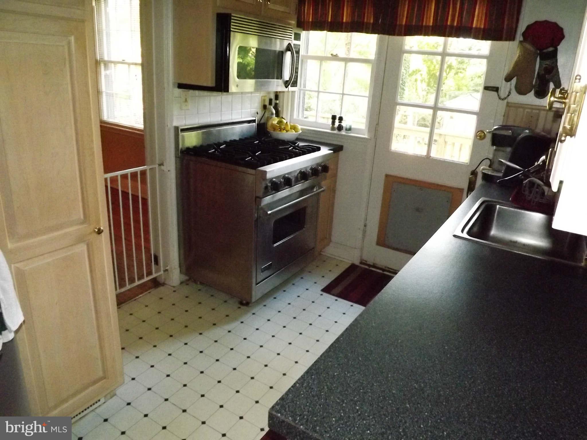 812 Olmstead Road Baltimore, MD 21208 - Photo 7 of 29 Kitchen