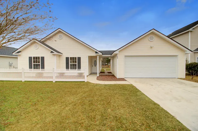 $304,900 | 142 Moon Dance Lane, Summerville, SC 29483