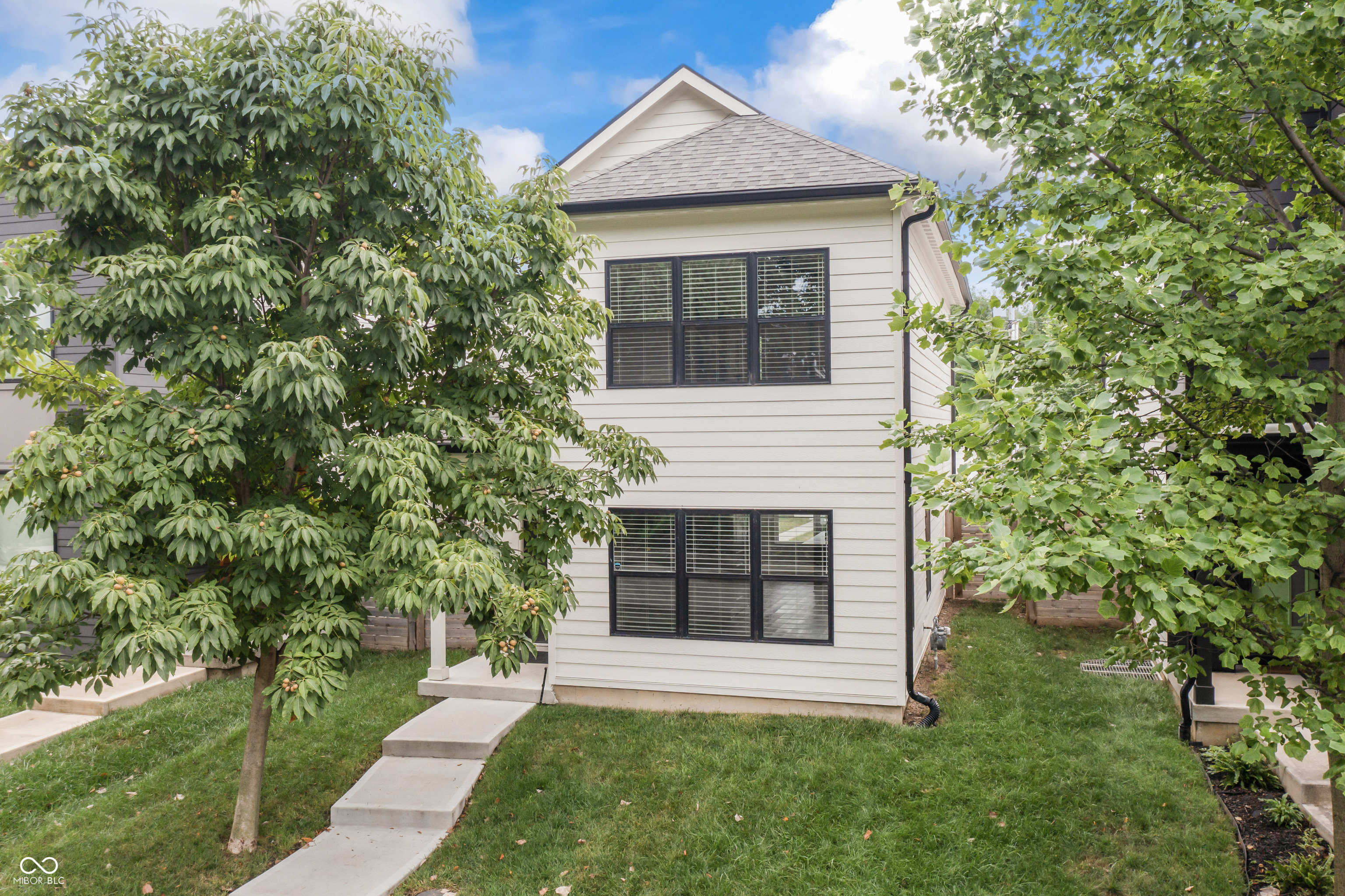 1655 Sheldon Street Indianapolis, IN 46218 - Photo 2 of 58
