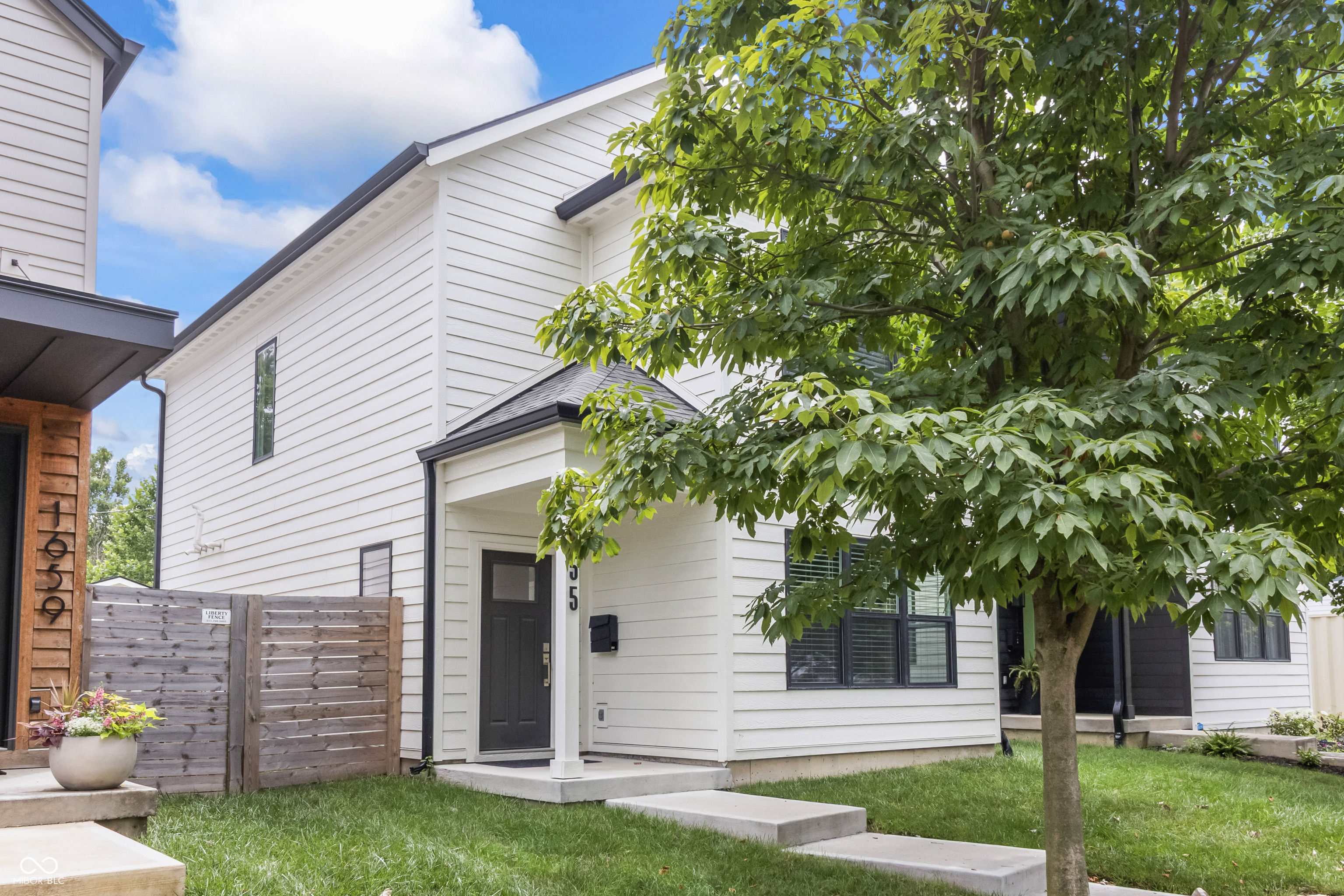 1655 Sheldon Street Indianapolis, IN 46218 - Photo 3 of 58