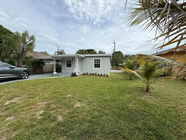 $2,200 | 3612 Elizabeth Street, Palm Springs, FL 33461