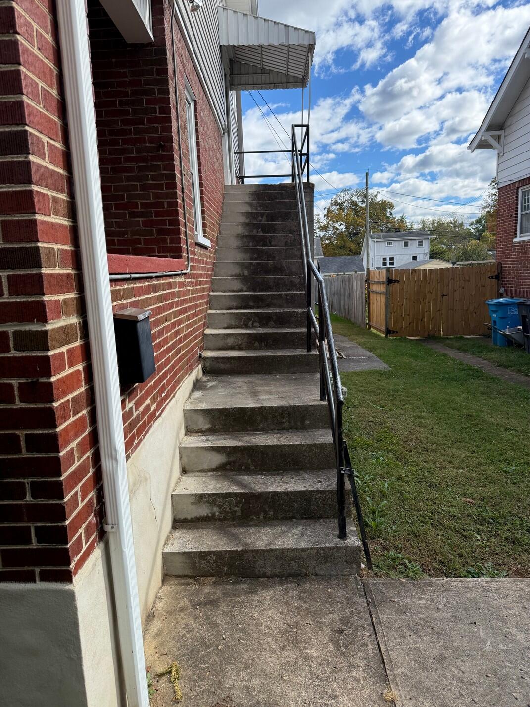 1912 Arden Road Southwest, Unit UPPR Roanoke, VA 24015 - Photo 2 of 20 3Entry Stairs