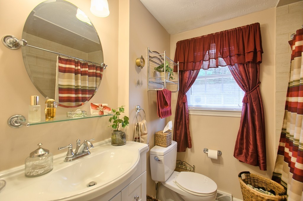 43 Burnham Road Billerica, MA 01862 - Photo 11 of 29 Gallery Image 11