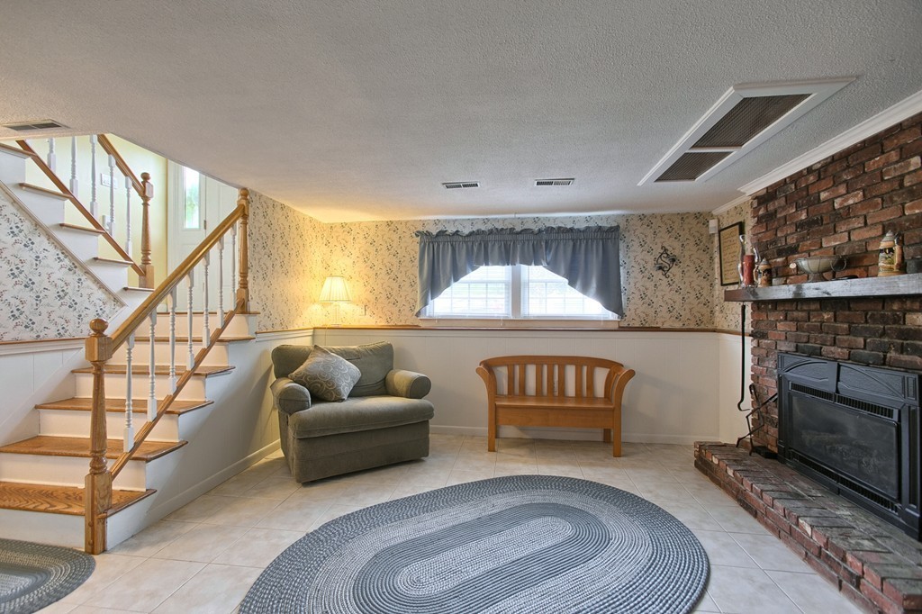 43 Burnham Road Billerica, MA 01862 - Photo 13 of 29 Gallery Image 13