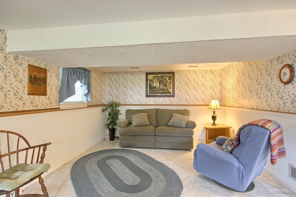 43 Burnham Road Billerica, MA 01862 - Photo 14 of 29 Gallery Image 14