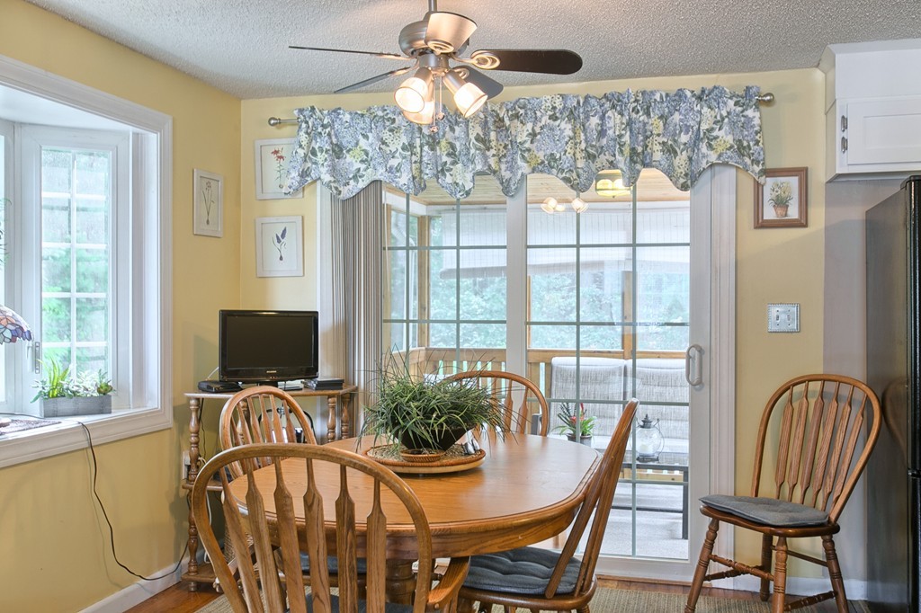 43 Burnham Road Billerica, MA 01862 - Photo 4 of 29 Gallery Image 4