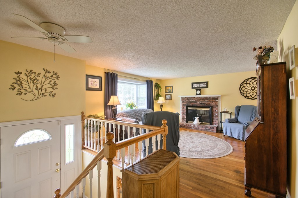 43 Burnham Road Billerica, MA 01862 - Photo 5 of 29 Gallery Image 5