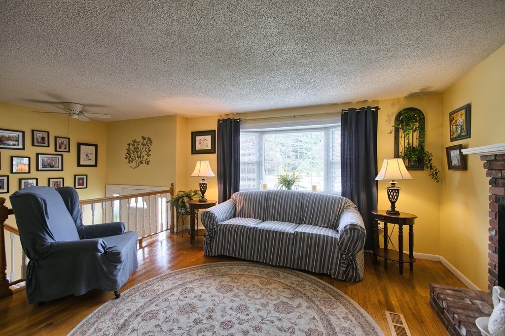 43 Burnham Road Billerica, MA 01862 - Photo 7 of 29 Gallery Image 7