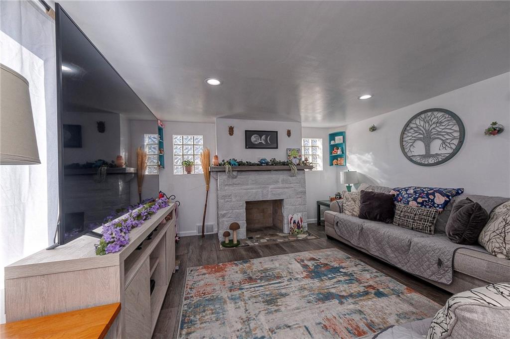 951 Stotler Road Pittsburgh, PA 15235 - Photo 3 of 27