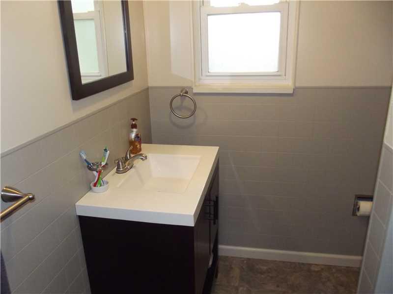 117 Hillcrest Drive Pittsburgh, PA 15237 - Photo 17 of 24 Full Bath.