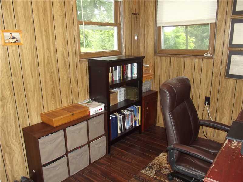 117 Hillcrest Drive Pittsburgh, PA 15237 - Photo 19 of 24 Bedroom.