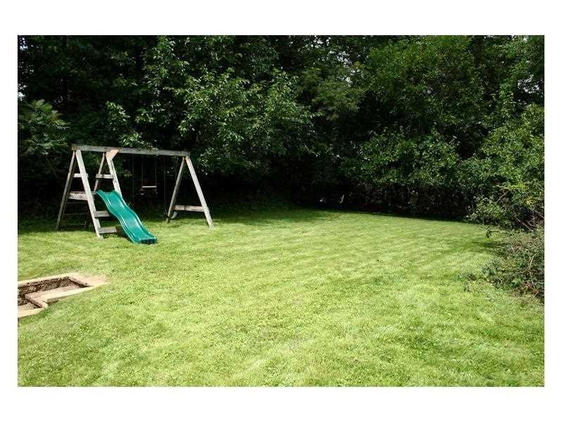 117 Hillcrest Drive Pittsburgh, PA 15237 - Photo 4 of 24 Yard/Garden.