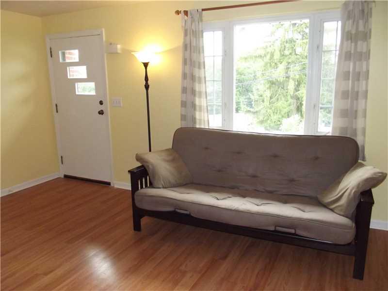 117 Hillcrest Drive Pittsburgh, PA 15237 - Photo 5 of 24 Living Room.