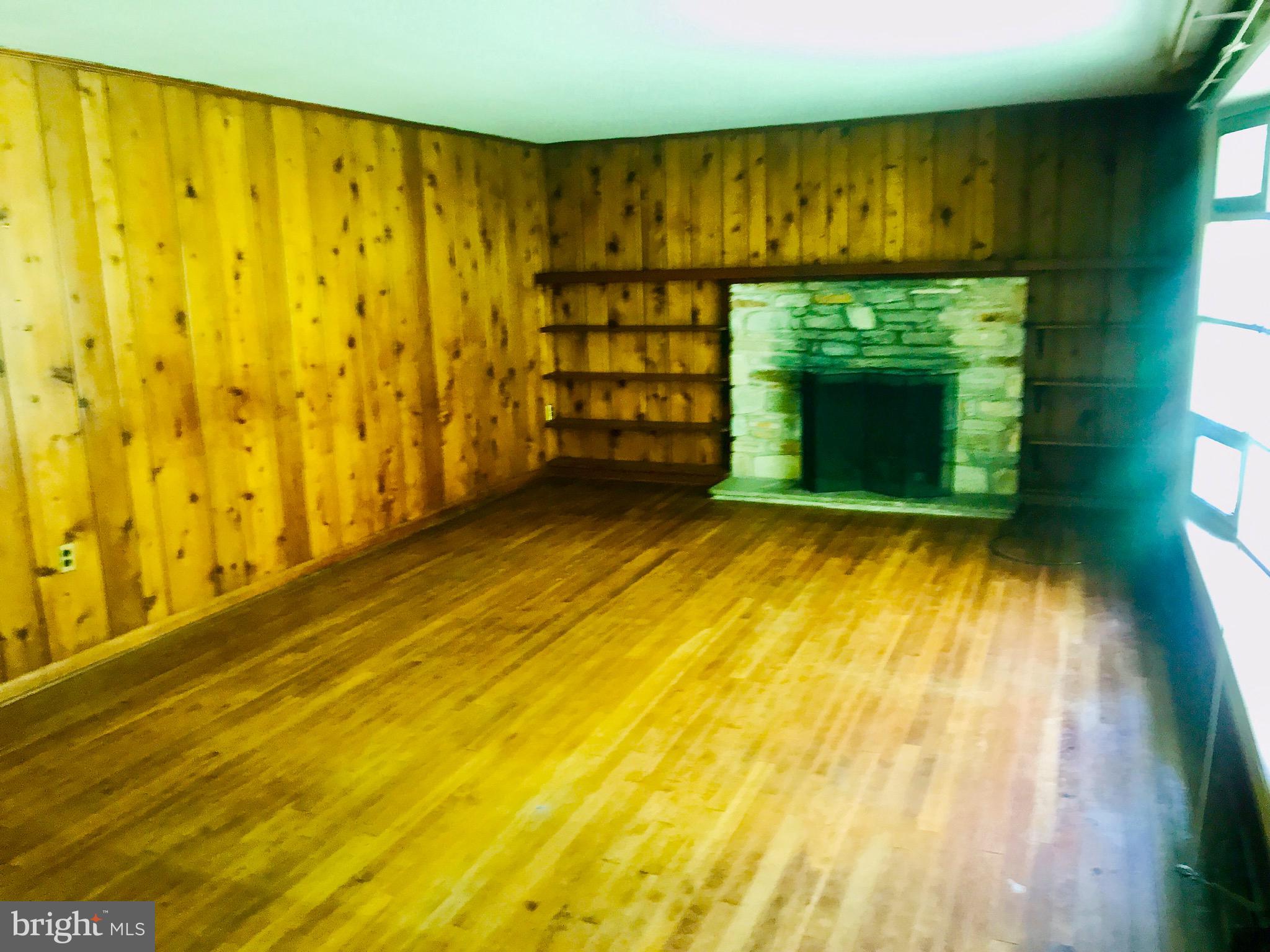 2729 Furlong Road Doylestown, PA 18902 - Photo 4 of 15 Livingroom
