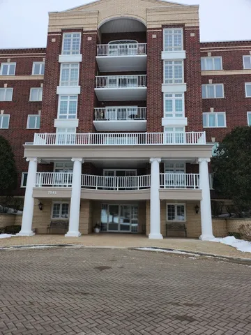 $399,900 | 7041 West Touhy Avenue, Unit 209, Niles, IL 60714