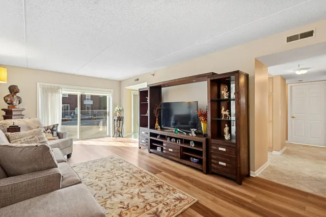 $399,900 | 7041 West Touhy Avenue, Unit 209, Niles, IL 60714