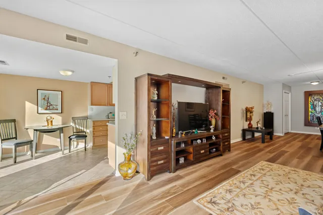 $399,900 | 7041 West Touhy Avenue, Unit 209, Niles, IL 60714