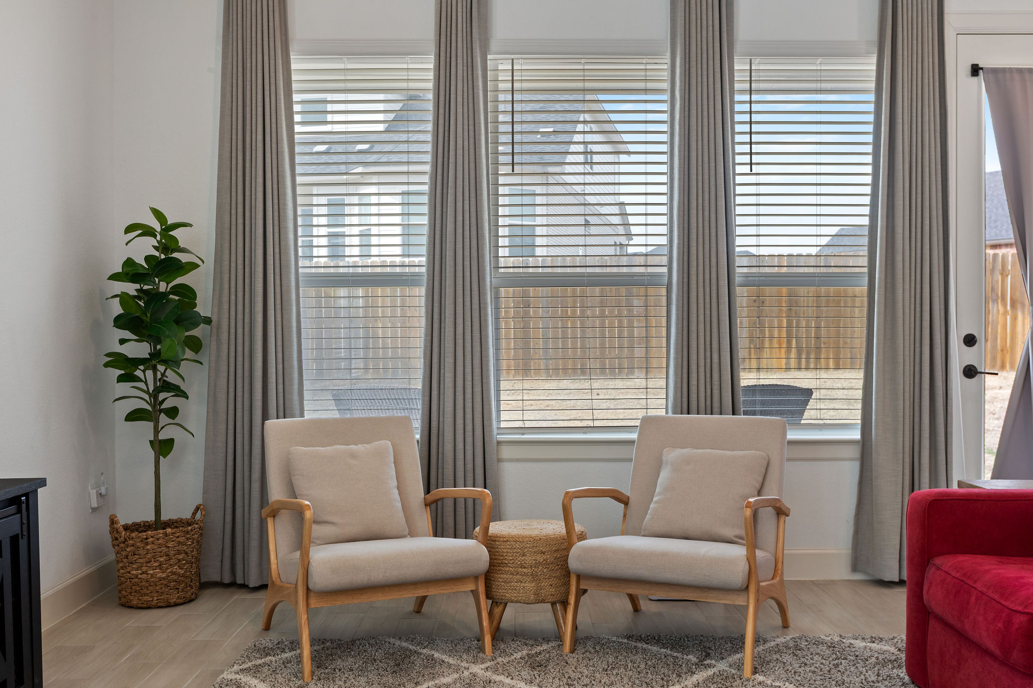 4605 Sea Salt Drive Austin, TX 78747 - Photo 19 of 40 a living room with furniture and a potted plant