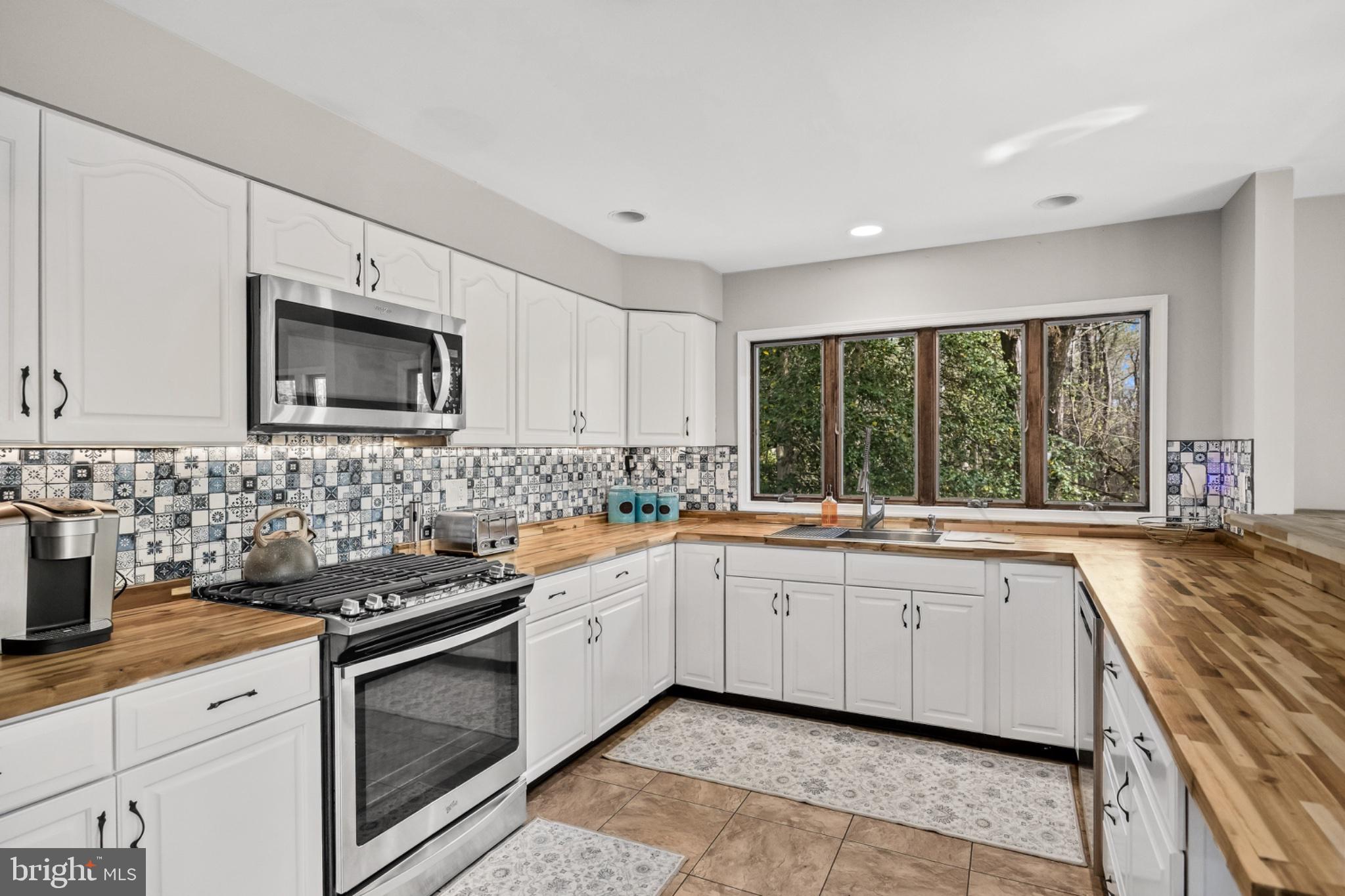 37 Hawkin Road Medford, NJ 08055 - Photo 7 of 54 Bright kitchen with scenic views.