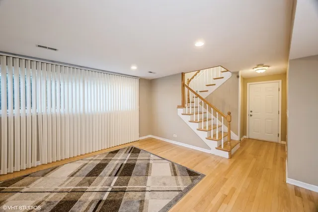 $3,200 | 829 Pinehurst Lane, Schaumburg, IL 60193