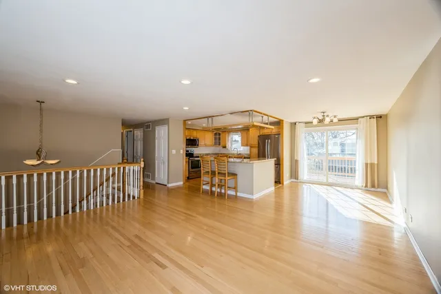 $3,200 | 829 Pinehurst Lane, Schaumburg, IL 60193