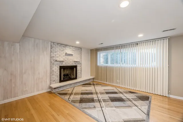 $3,200 | 829 Pinehurst Lane, Schaumburg, IL 60193