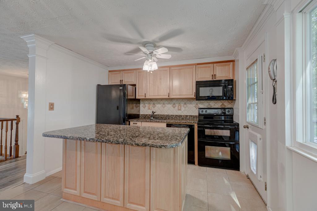 8463 Rippled Creek Court Springfield, VA 22153 - Photo 11 of 36 Kitchen