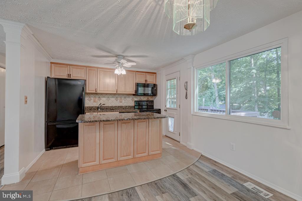 8463 Rippled Creek Court Springfield, VA 22153 - Photo 9 of 36 Kitchen