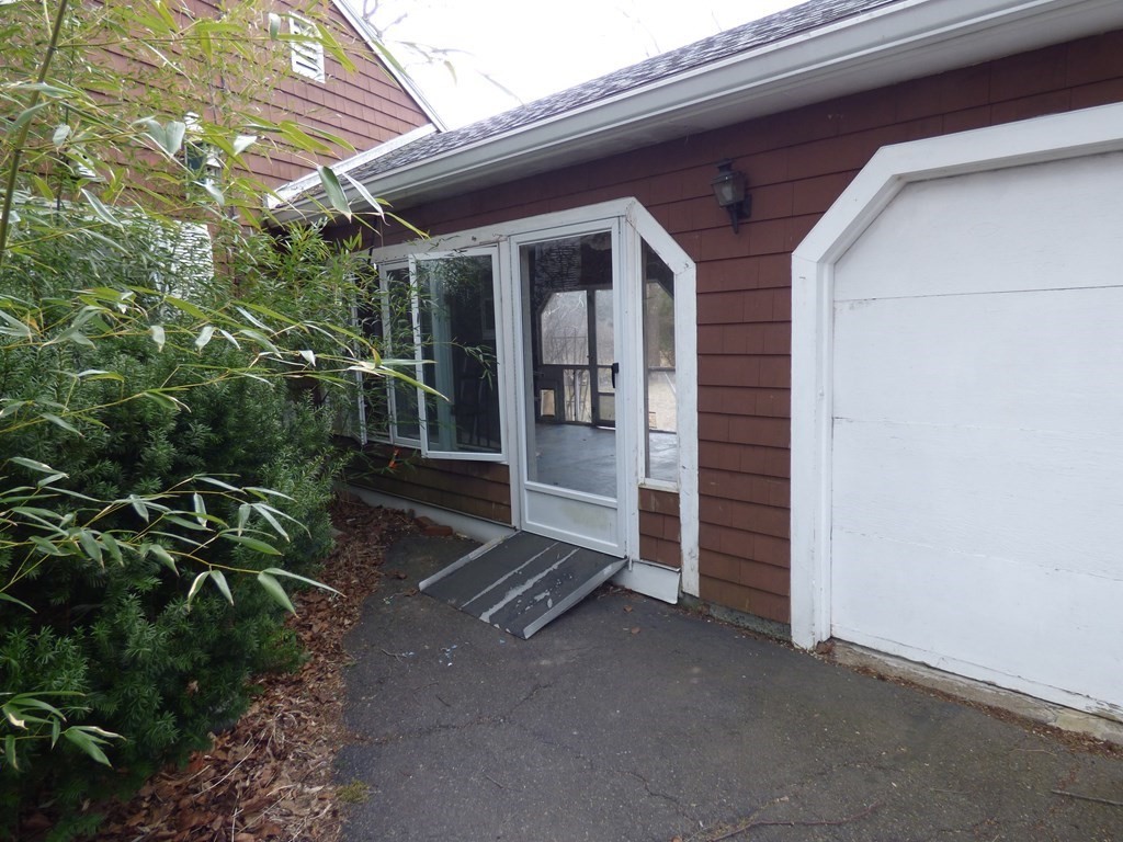 34 Crescent Road Hamilton, MA 01982 - Photo 3 of 39