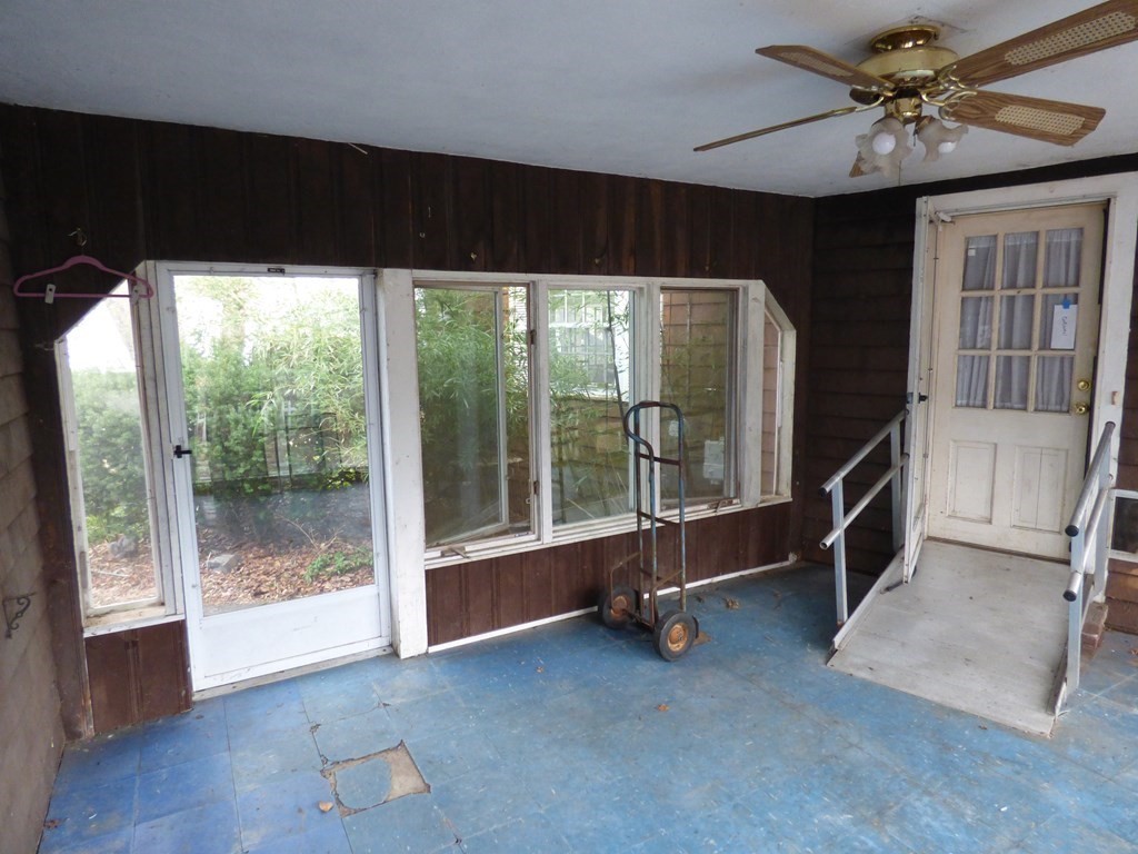 34 Crescent Road Hamilton, MA 01982 - Photo 5 of 39