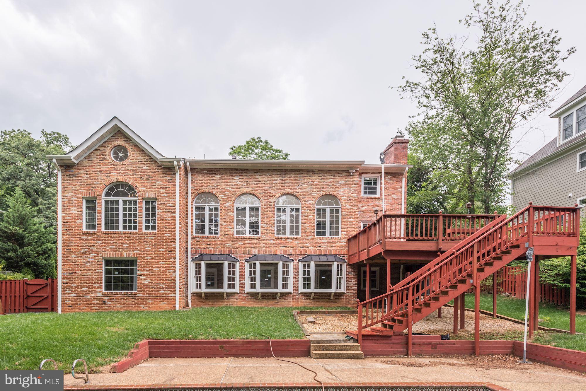 7327 Westerly Lane McLean, VA 22101 - Photo 2 of 35 View of back of home..shows a perfect "10"