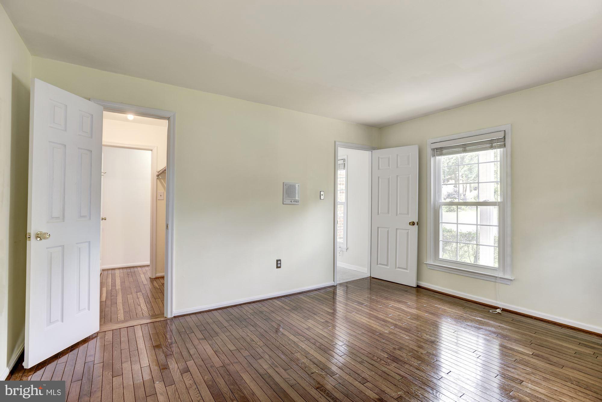 7327 Westerly Lane McLean, VA 22101 - Photo 18 of 35 Main level office/bedroom with bath & closet