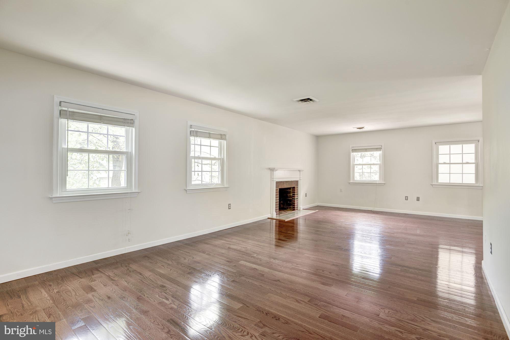 7327 Westerly Lane McLean, VA 22101 - Photo 21 of 35 Spacious Owners Suite with two separate baths