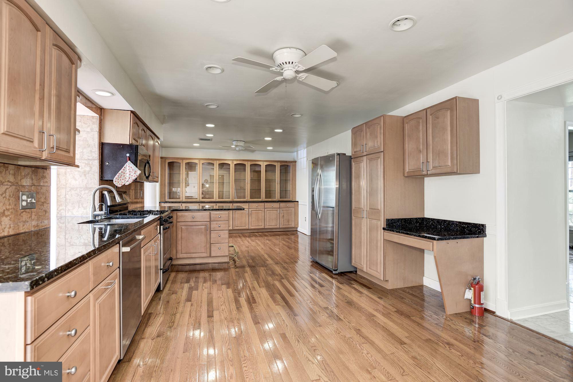 7327 Westerly Lane McLean, VA 22101 - Photo 6 of 35 Gourmet kitchen; loads of counter space & cabinets