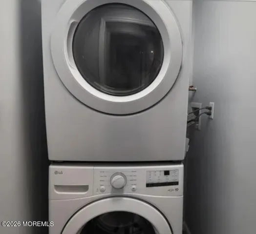 a close up view of a washer and dryer
