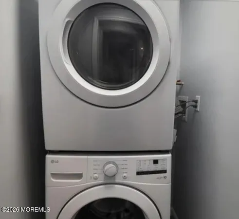 a close up view of a washer and dryer