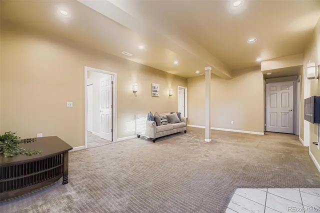 a view of livingroom with furniture
