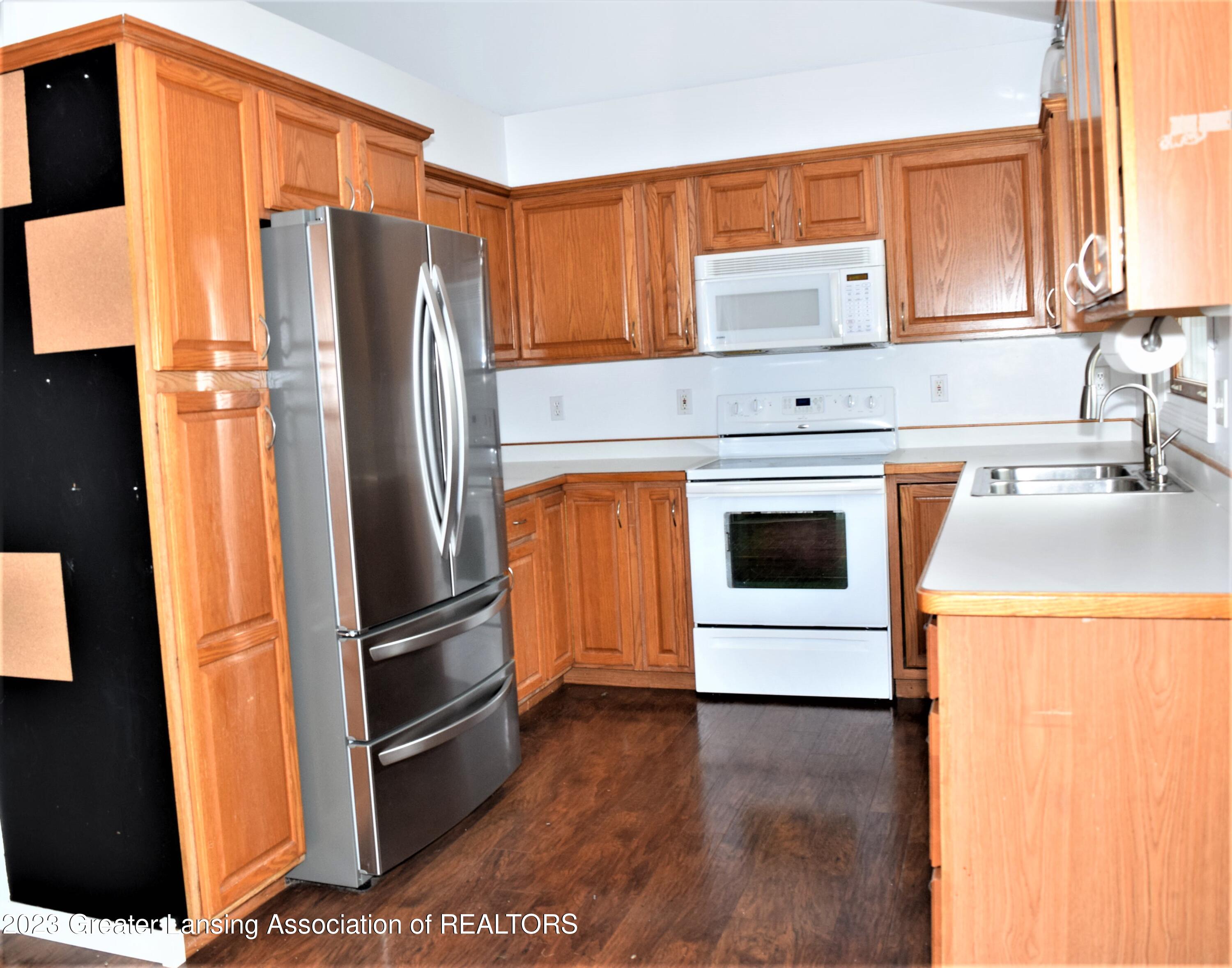 9129 Riverside Drive Grand Ledge, MI 48837 - Photo 12 of 55 DSC_0030