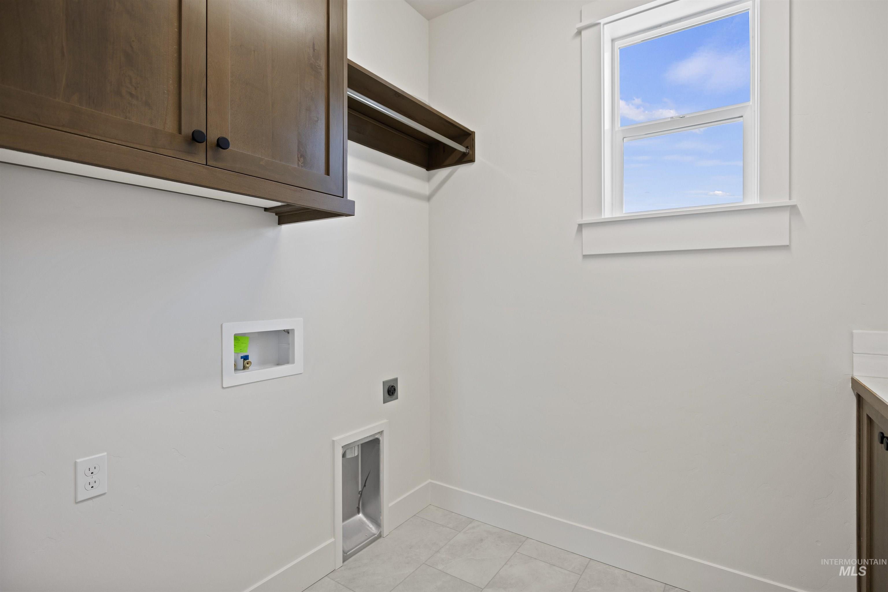 3515 South El Rio Avenue Boise, ID 83709 - Photo 38 of 47 Laundry area featuring cabinet space, electric dryer hookup, and hookup for a washing machine