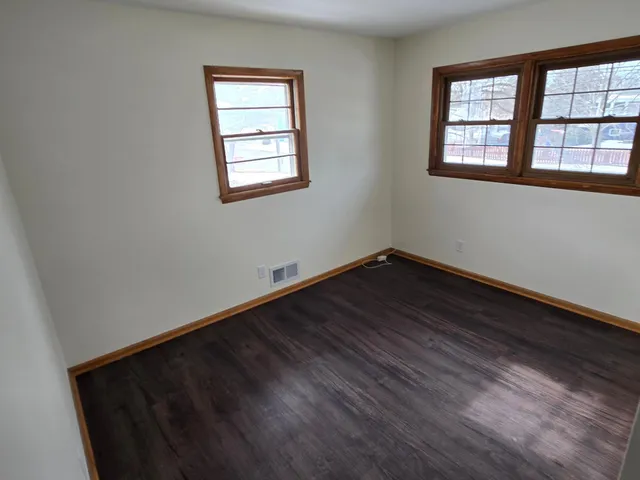 $2,300 | 1466 Charlton Street, West St. Paul, MN 55118