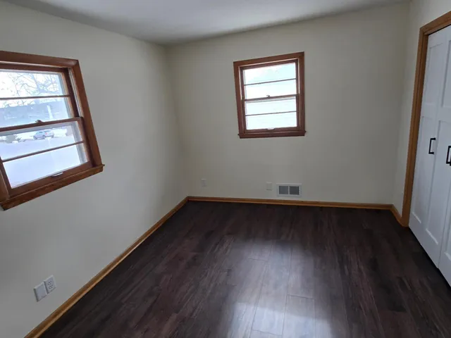 $2,300 | 1466 Charlton Street, West St. Paul, MN 55118