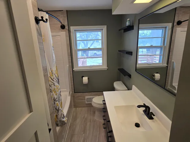 $2,300 | 1466 Charlton Street, West St. Paul, MN 55118