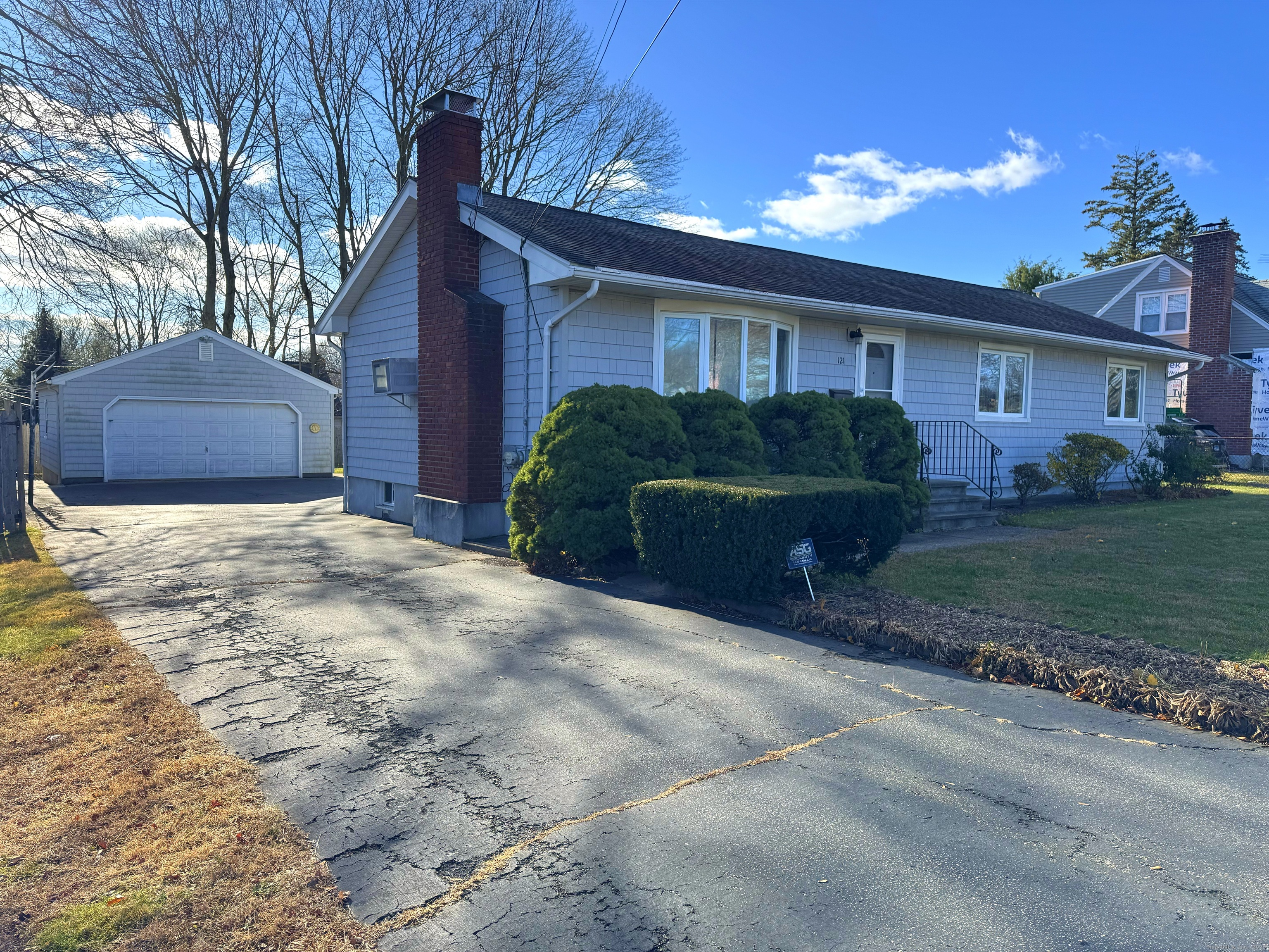 121 Richfield Road Bridgeport, CT 06606 - Photo 12 of 40