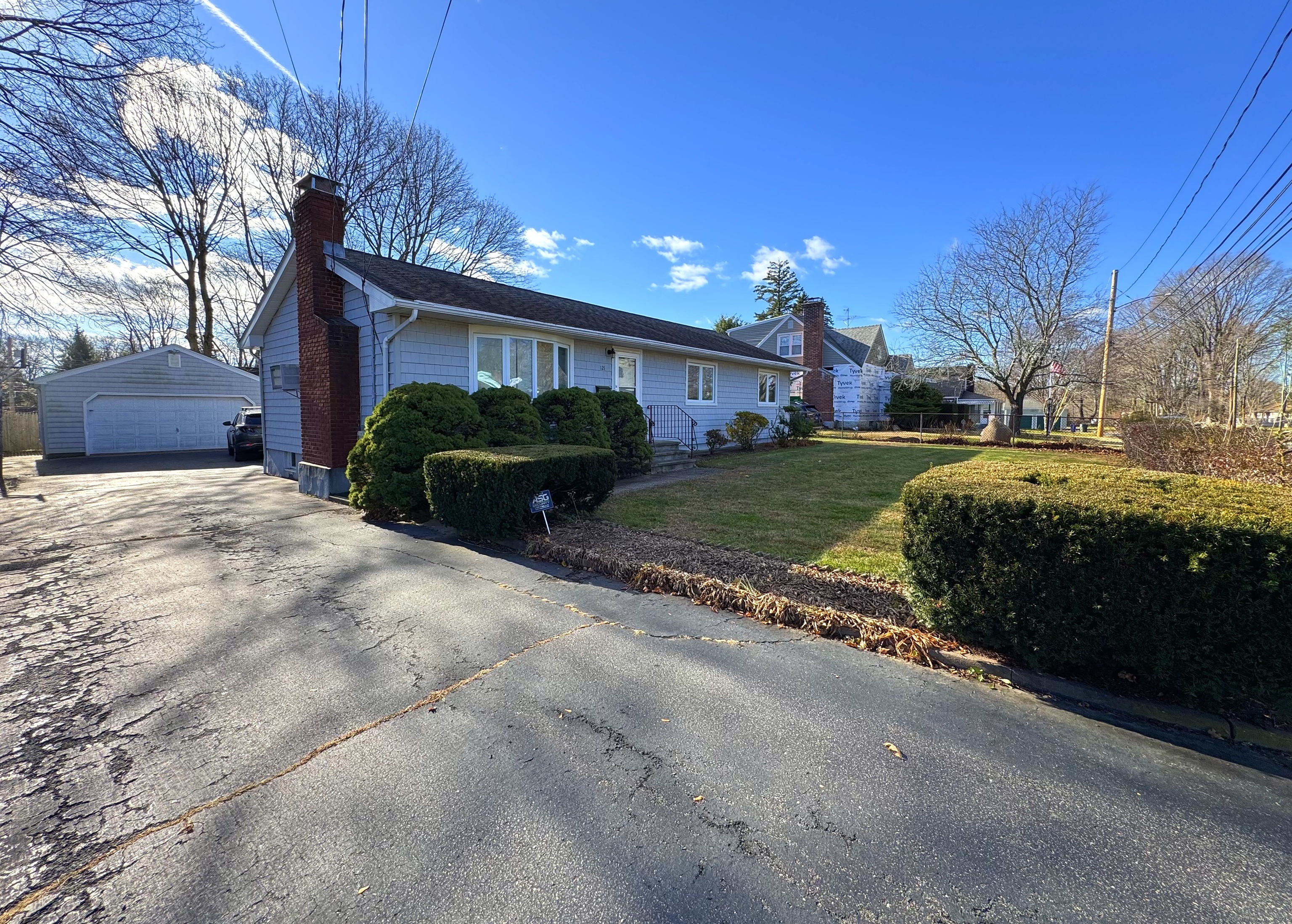 121 Richfield Road Bridgeport, CT 06606 - Photo 2 of 40