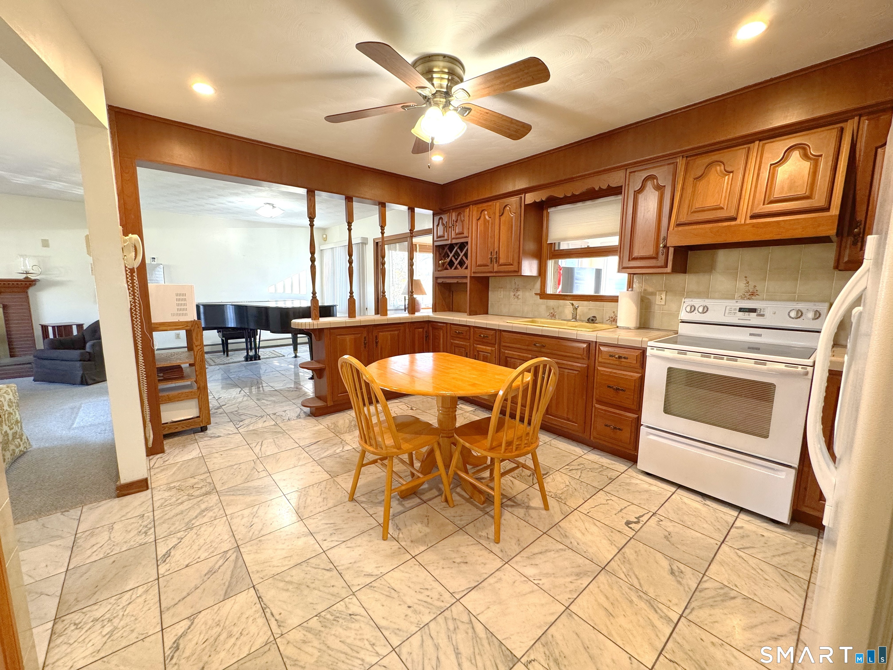 121 Richfield Road Bridgeport, CT 06606 - Photo 21 of 40