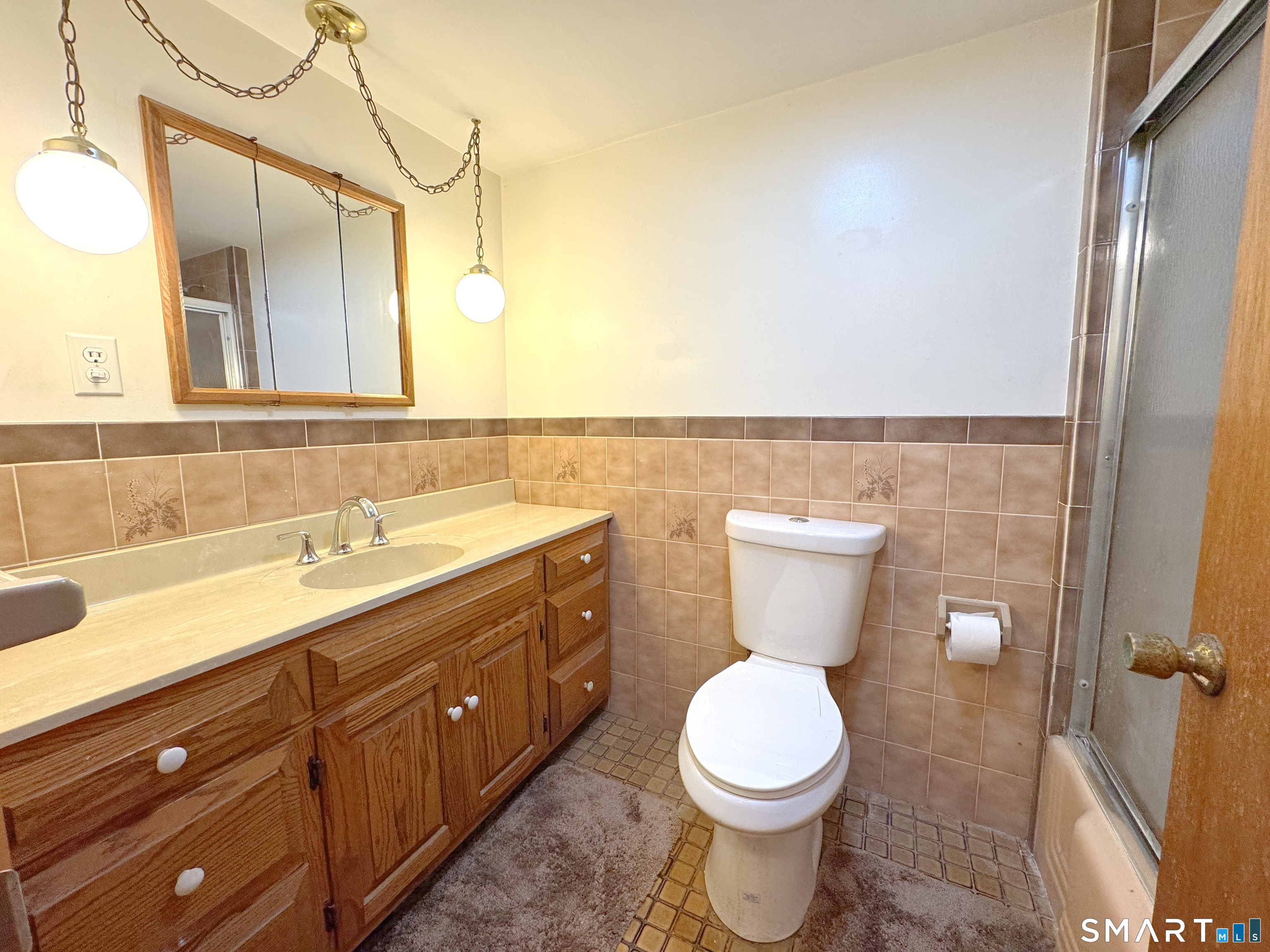 121 Richfield Road Bridgeport, CT 06606 - Photo 34 of 40 Second Full bath lower level