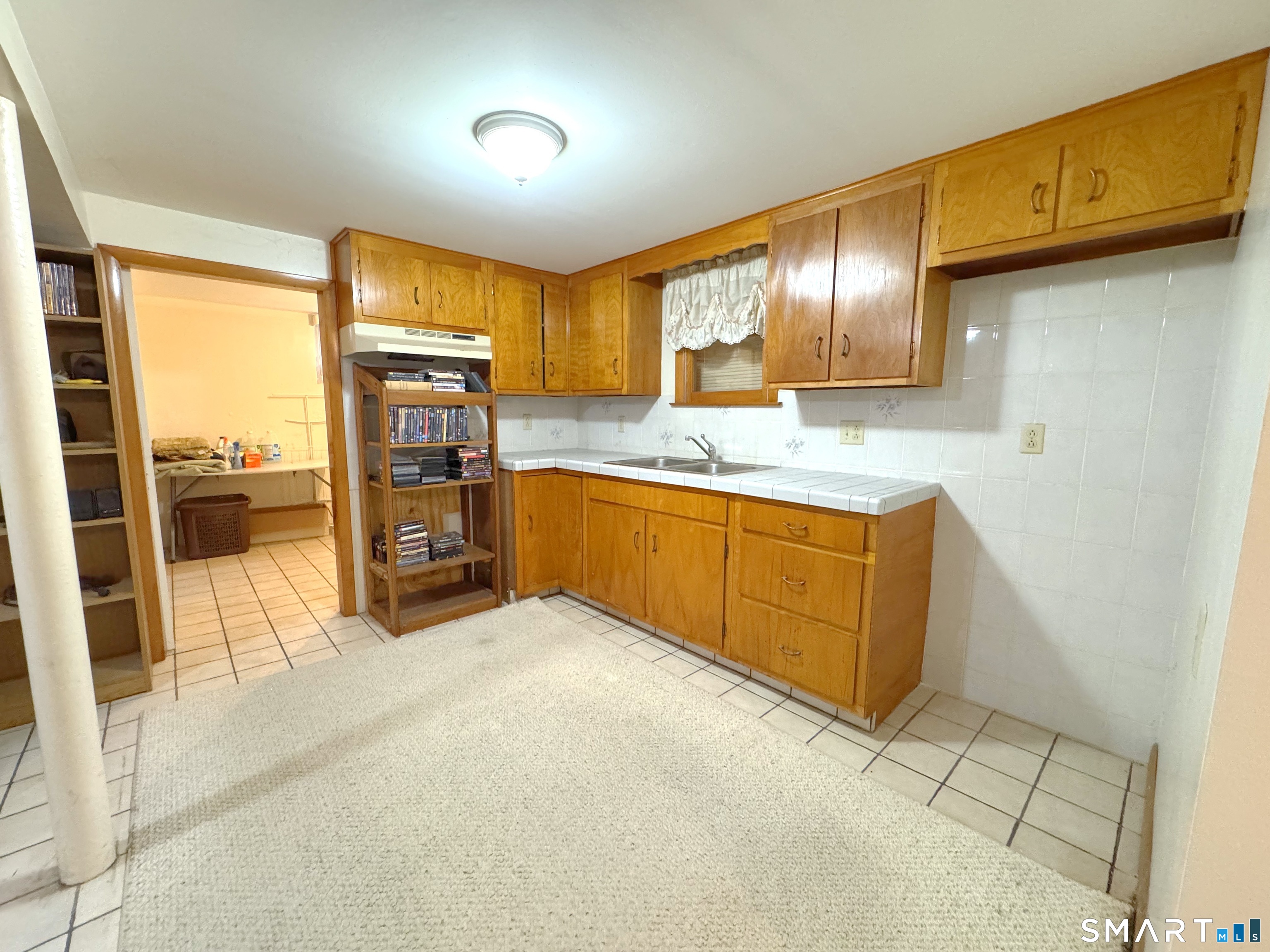 121 Richfield Road Bridgeport, CT 06606 - Photo 35 of 40 Lower level kitchen