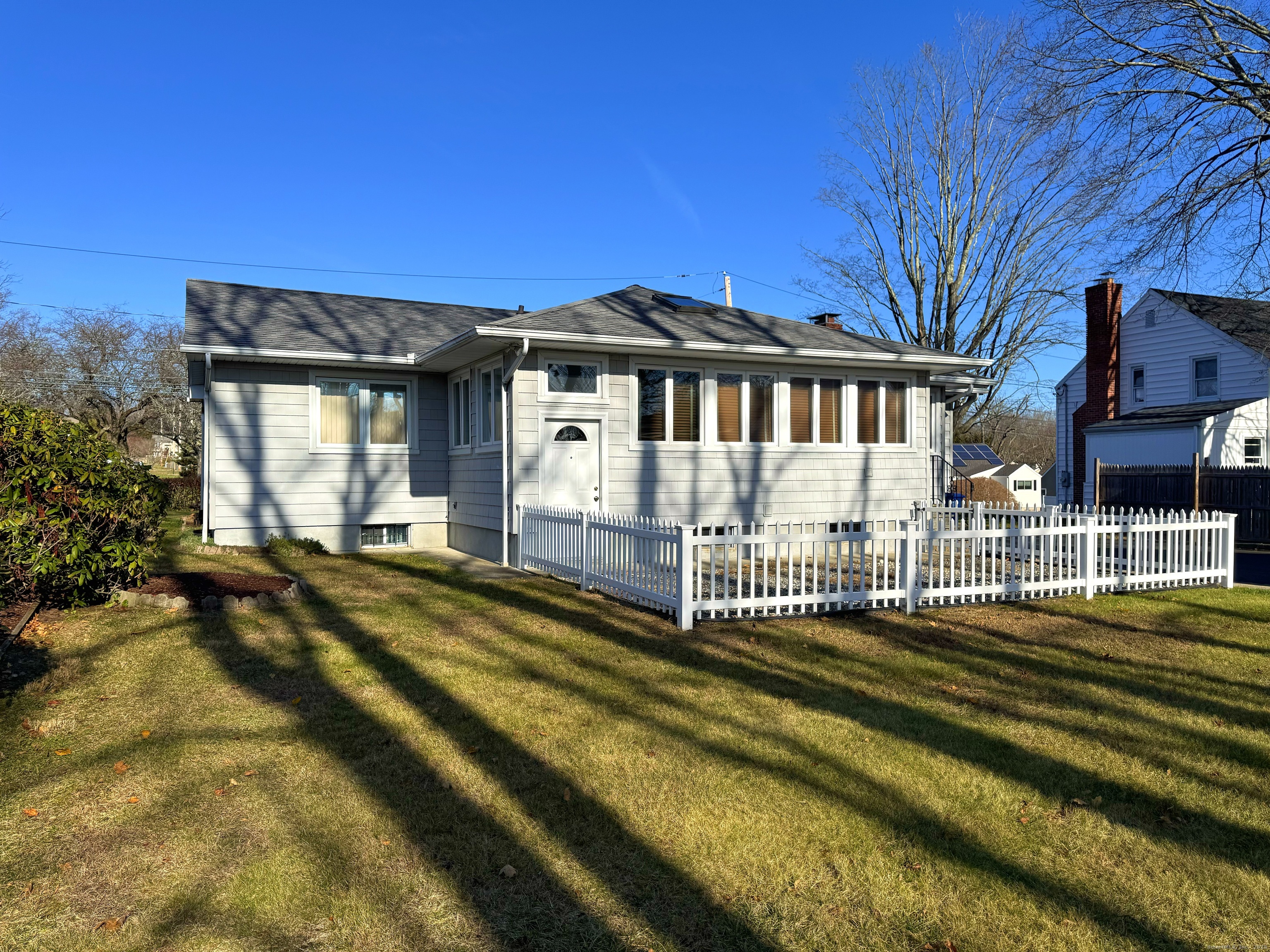 121 Richfield Road Bridgeport, CT 06606 - Photo 7 of 40